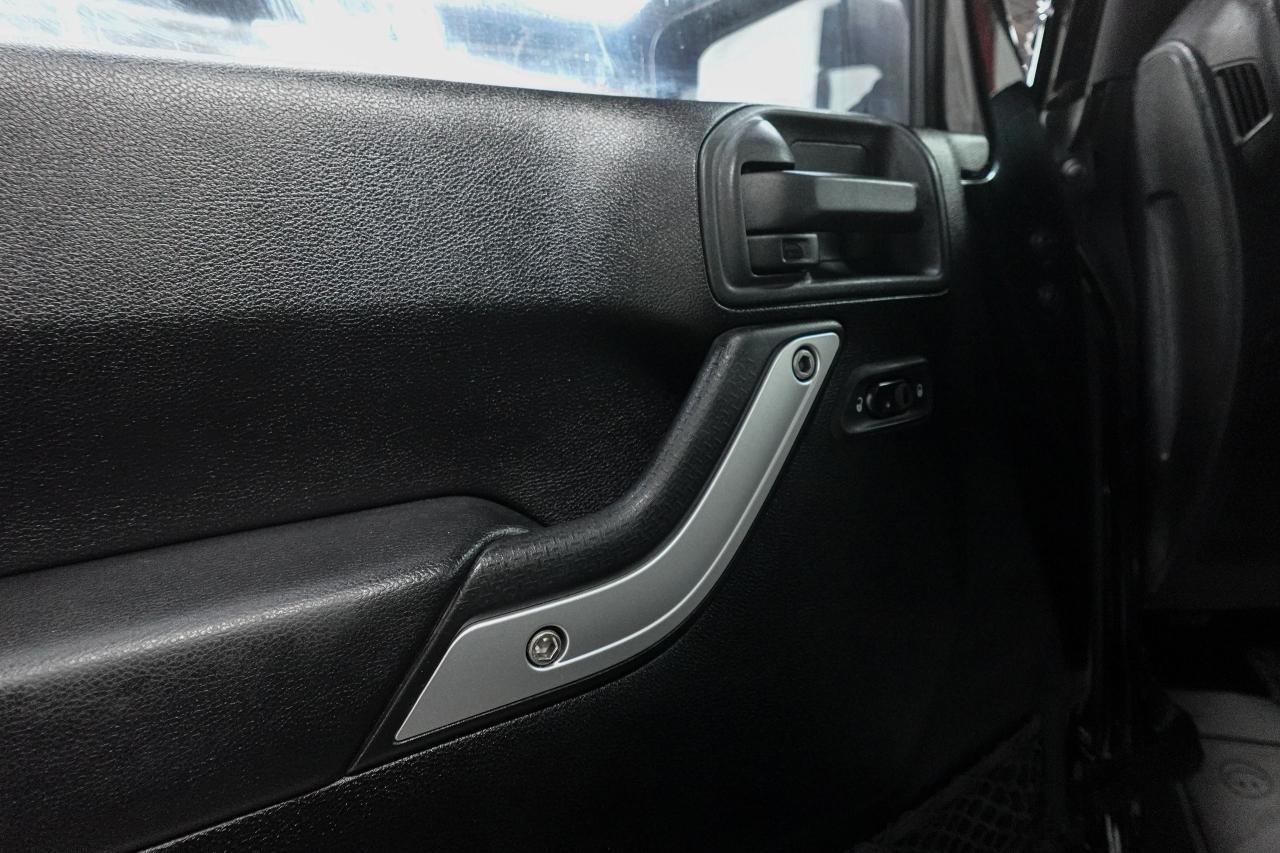 2012 Jeep Wrangler 4WD 4DR SAHARA - NAV, REMOTE START, HEATED SEATS Photo