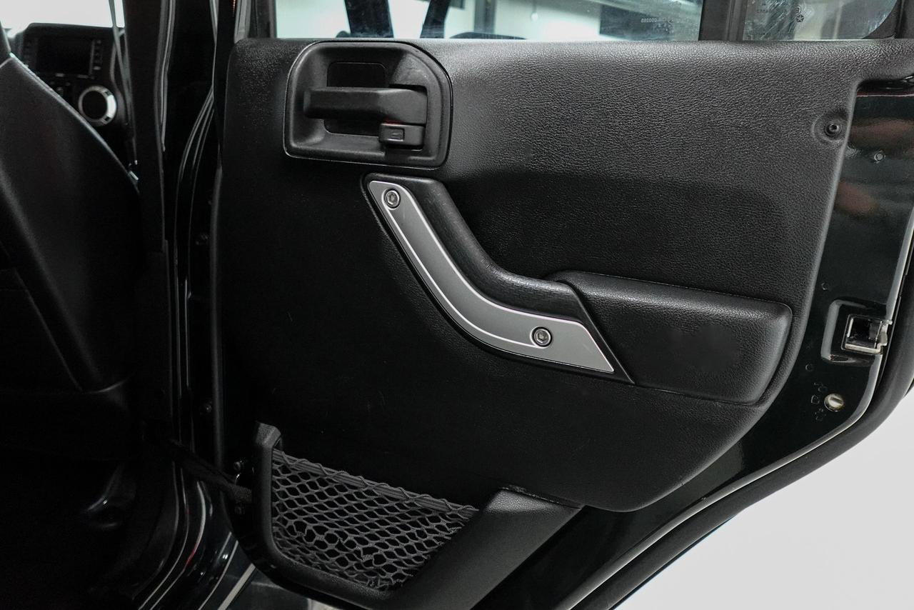 2012 Jeep Wrangler 4WD 4DR SAHARA - NAV, REMOTE START, HEATED SEATS Photo