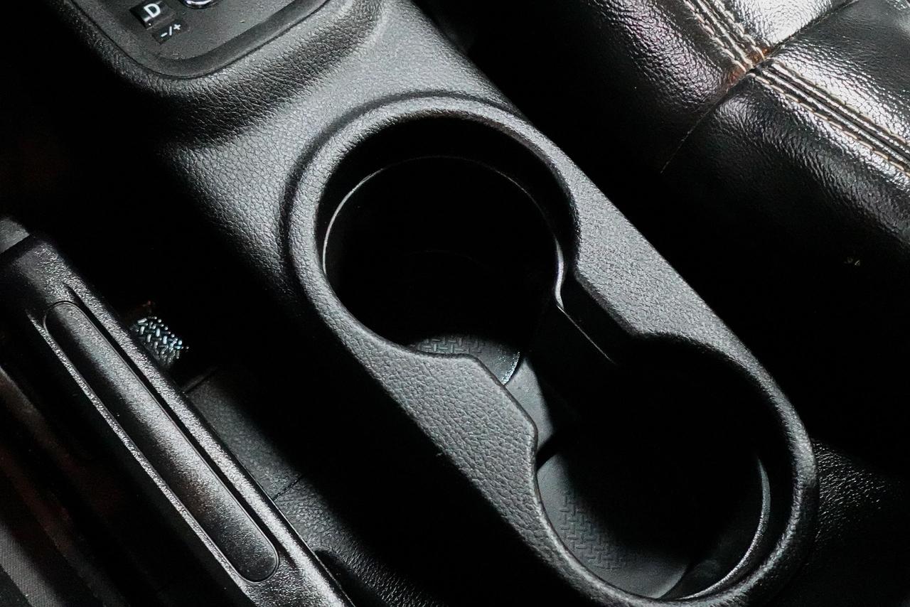 2012 Jeep Wrangler 4WD 4DR SAHARA - NAV, REMOTE START, HEATED SEATS Photo