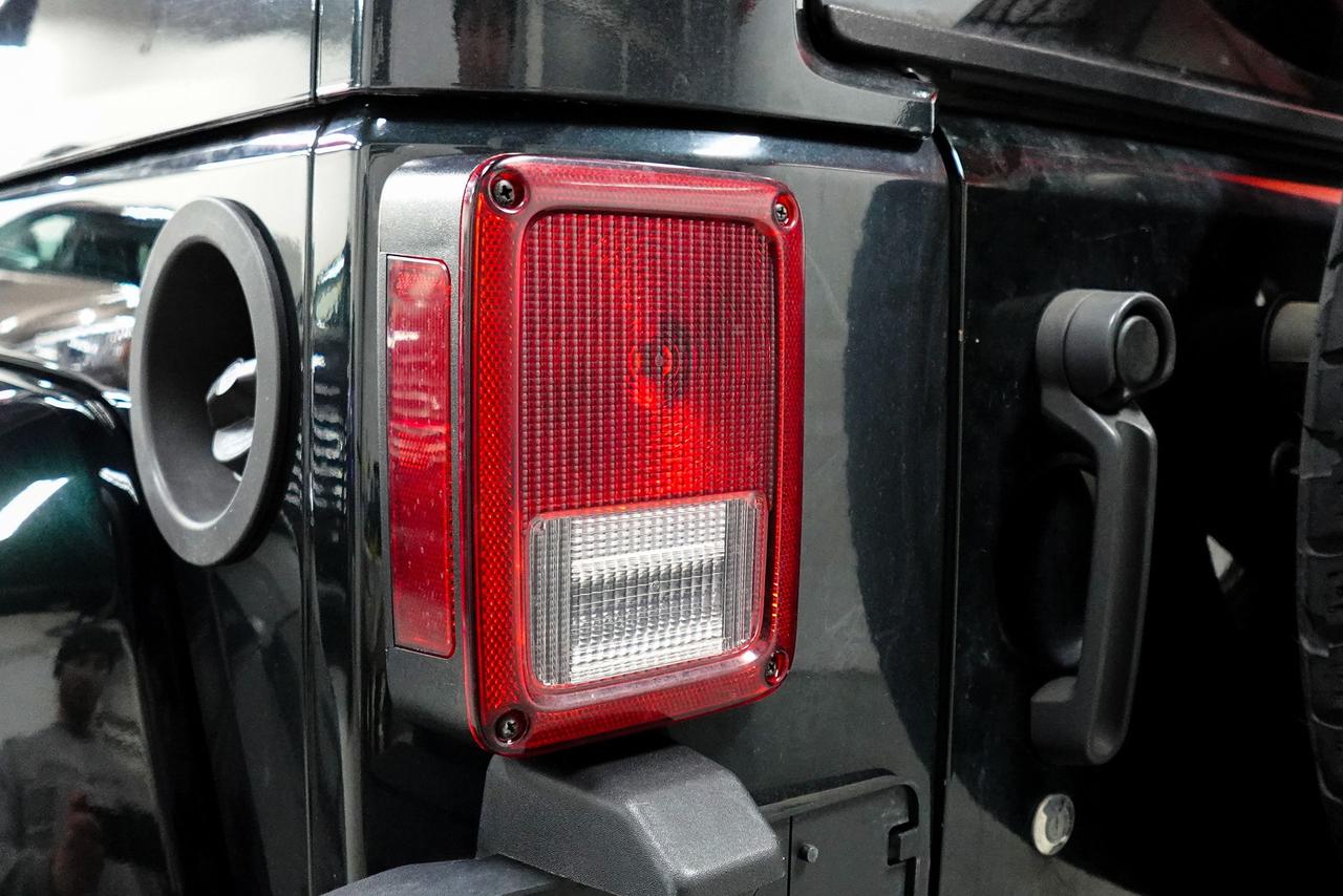 2012 Jeep Wrangler 4WD 4DR SAHARA - NAV, REMOTE START, HEATED SEATS Photo