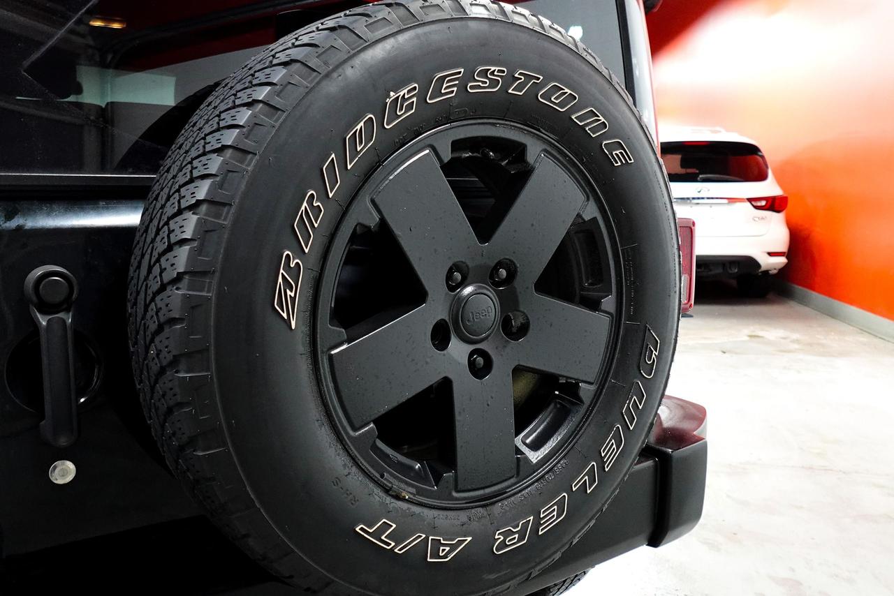 2012 Jeep Wrangler 4WD 4DR SAHARA - NAV, REMOTE START, HEATED SEATS Photo