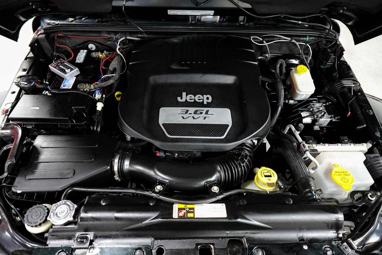 2012 Jeep Wrangler 4WD 4DR SAHARA - NAV, REMOTE START, HEATED SEATS Photo