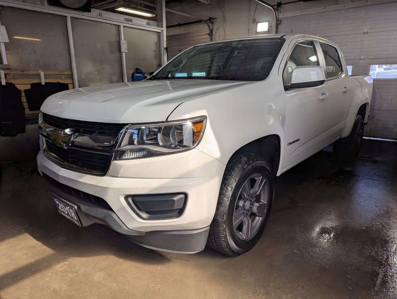 2018 Chevrolet Colorado 4WD CREW CAB!! Photo2