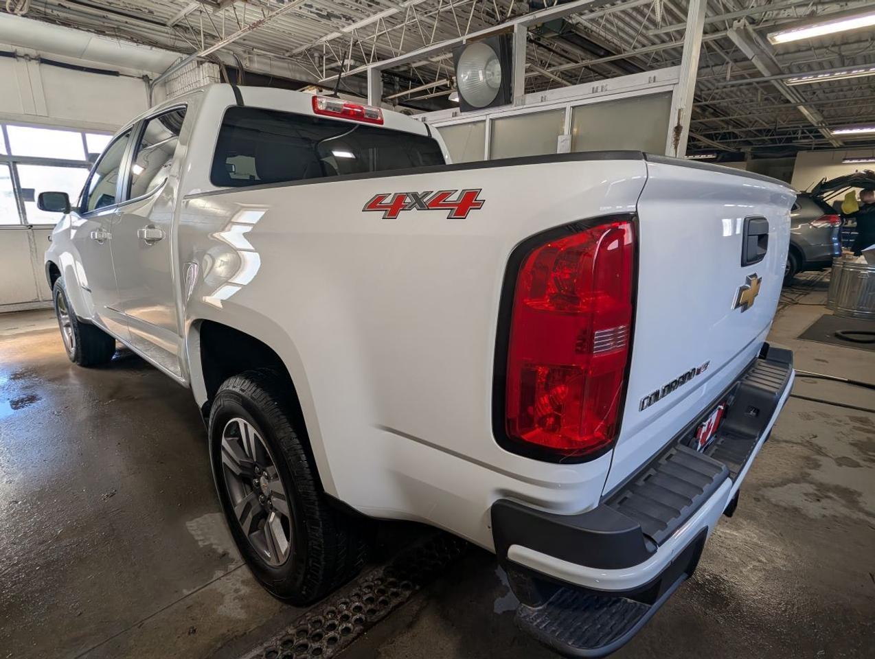 2018 Chevrolet Colorado 4WD CREW CAB!! Photo3