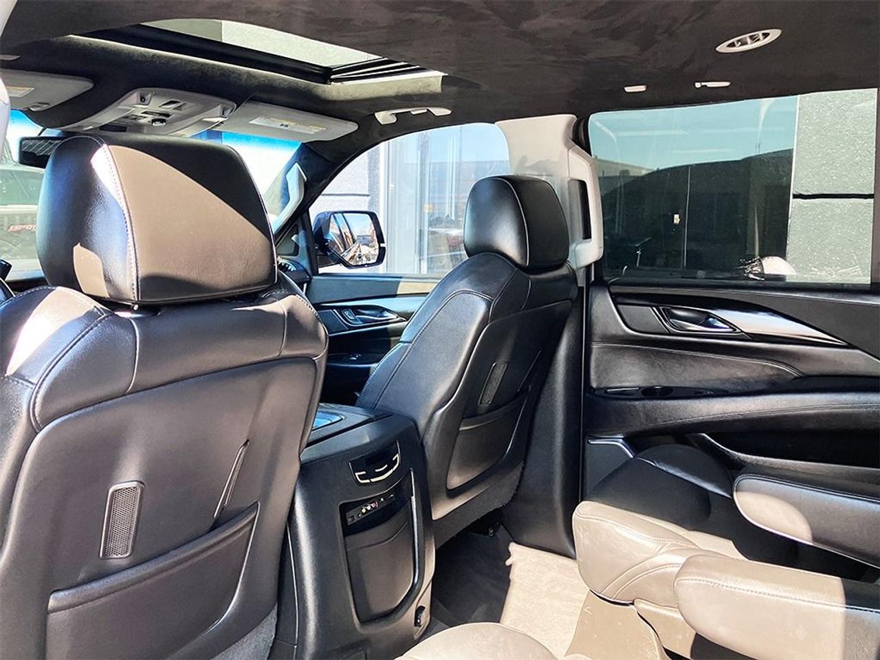 2016 Cadillac Escalade ESV LONG WHEEL BASE | NAVI | REARCAM | RUNNING BOARDS Photo