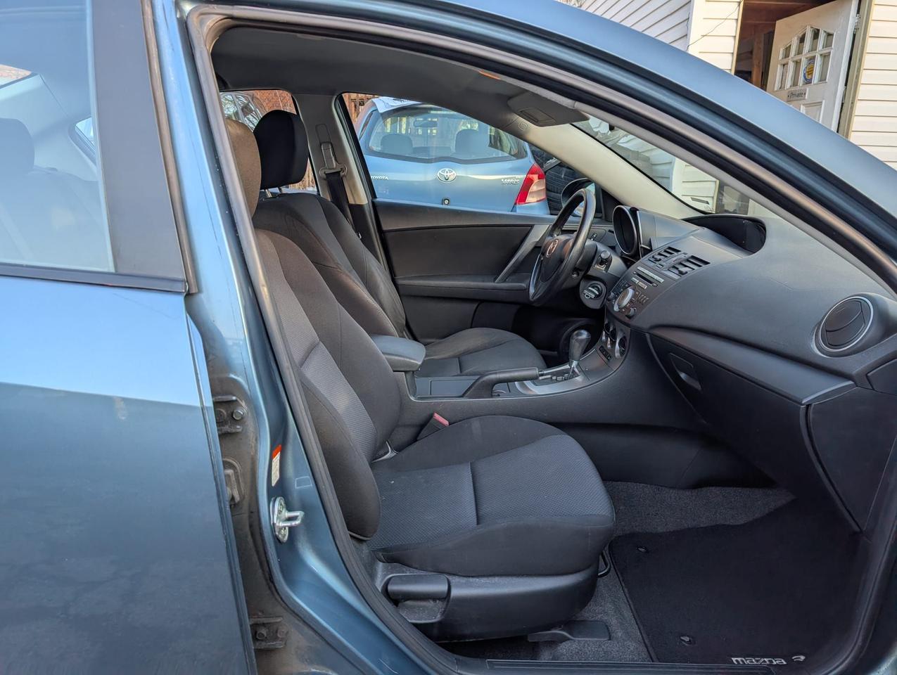 2011 Mazda MAZDA3 GX Photo