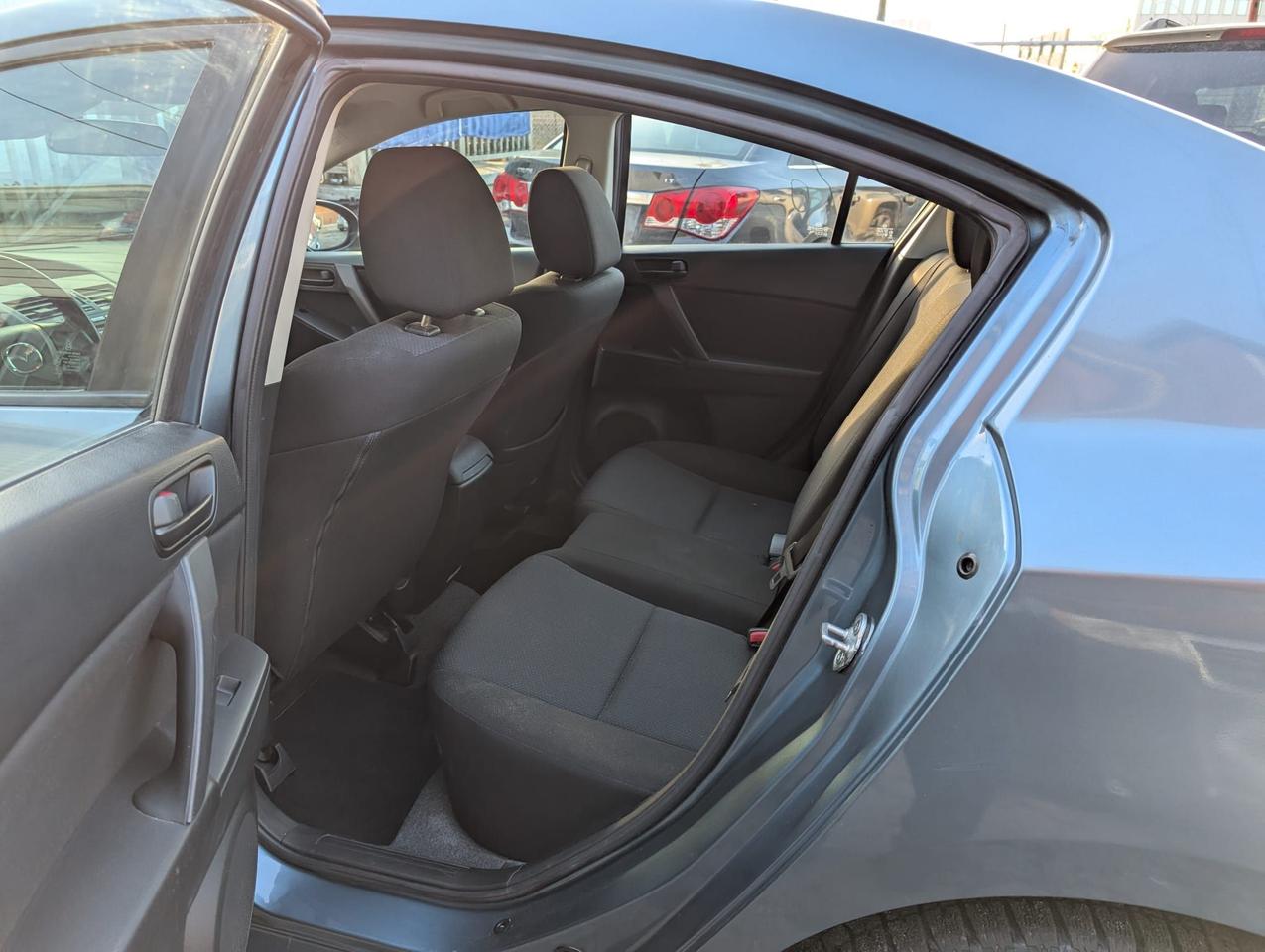 2011 Mazda MAZDA3 GX Photo