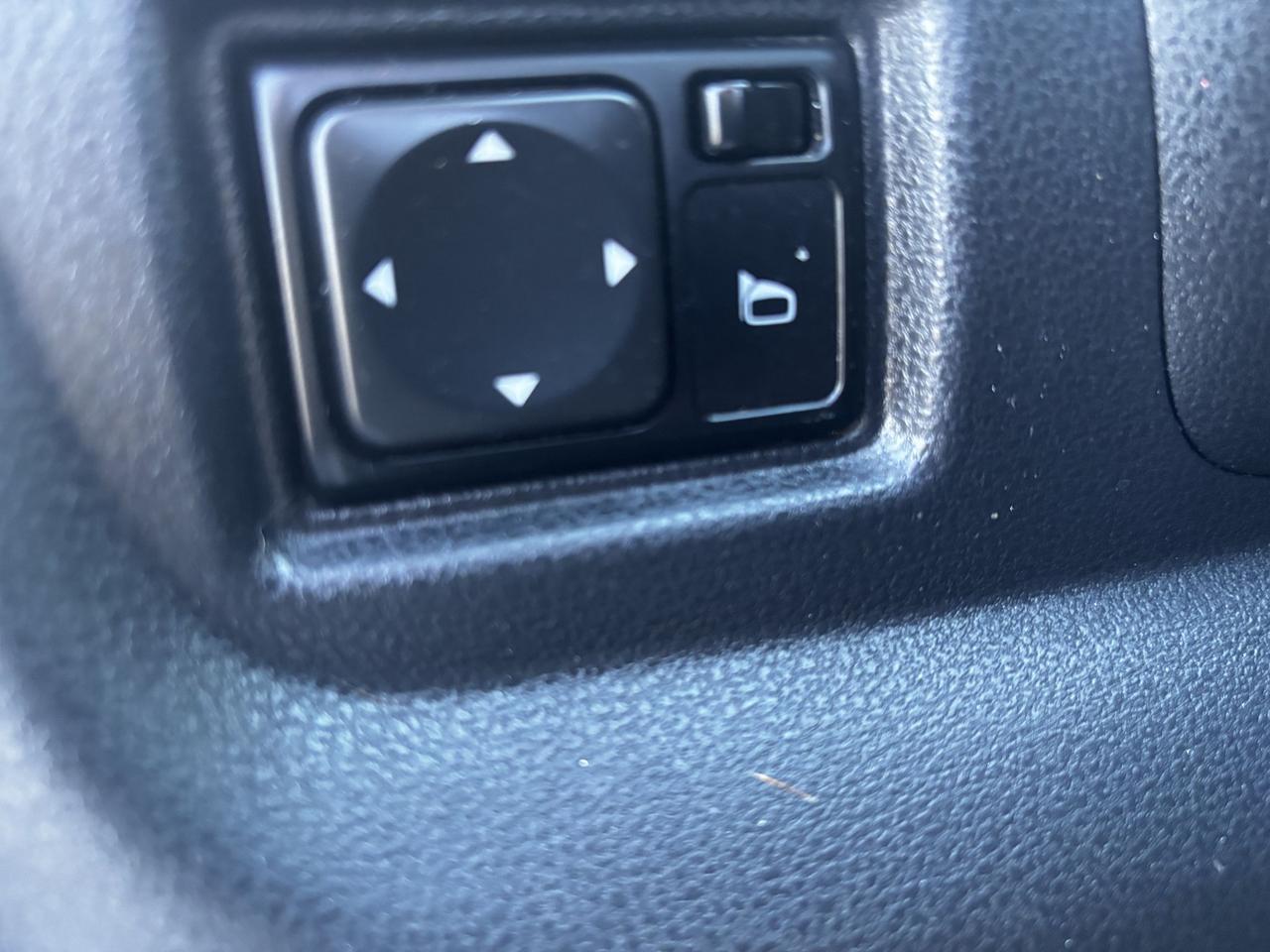 13696637