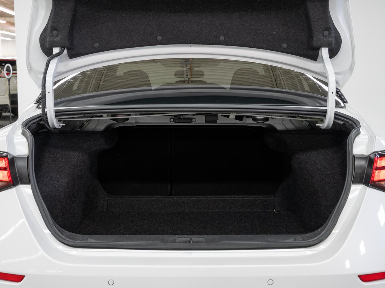 2022 Nissan Sentra SR MIDNIGHT | Sunroof | LaneDep | BSM | CarPlay