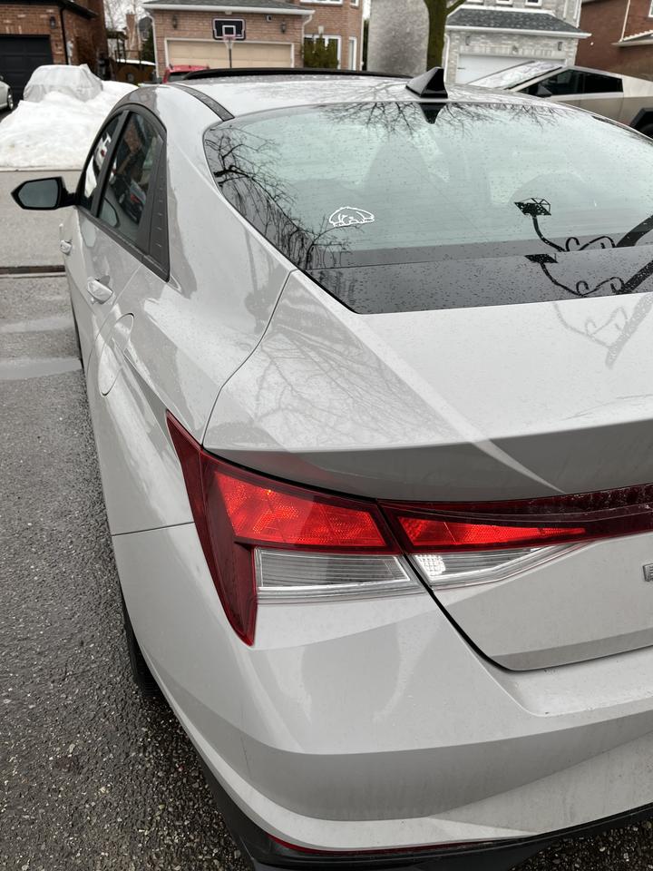 2023 Hyundai Elantra PREFERRED -MOONROOF-1 LOCAL FEMALE OWNER!!! NON SMOKER! Photo