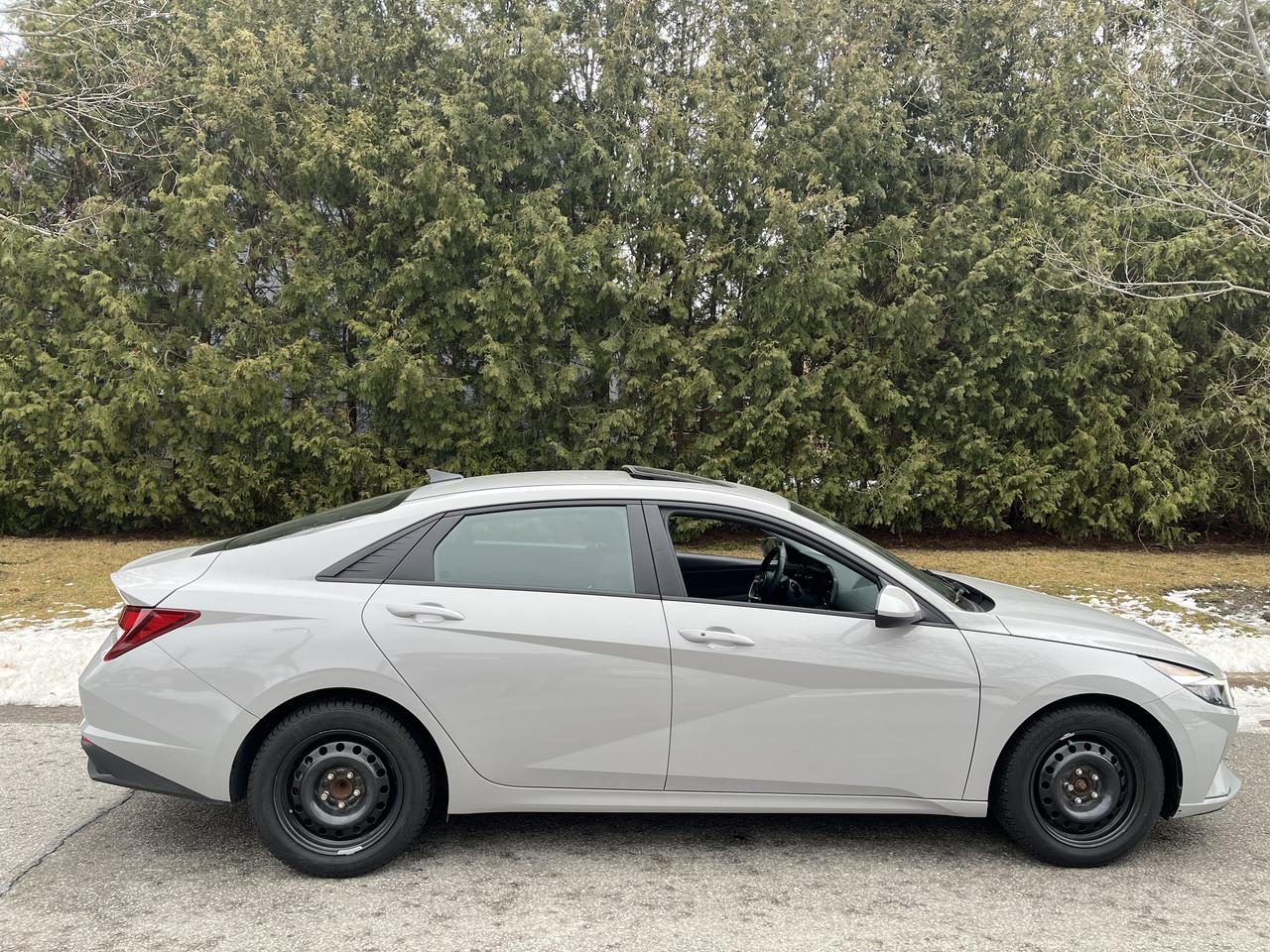 2023 Hyundai Elantra PREFERRED -MOONROOF-1 LOCAL FEMALE OWNER!!! NON SMOKER! ONLY 39,821 KMS!! - Photo #1