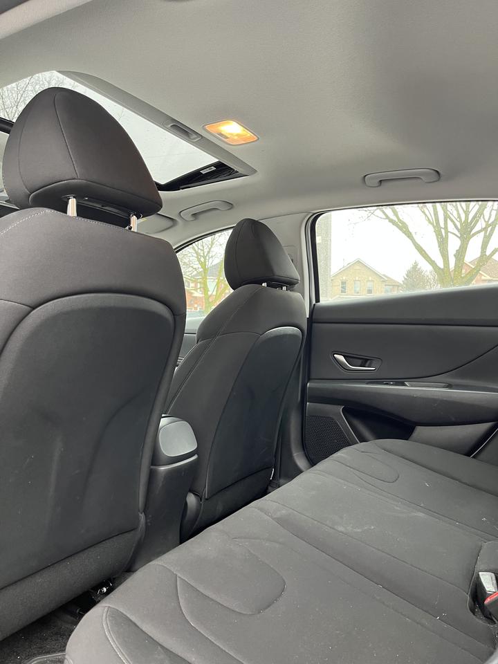 2023 Hyundai Elantra PREFERRED - GPS/NAVIGATION-MOONROOF-1 LOCAL FEMALE OWNER!!! NON SMOKER! ONLY 39,821 KMS!! Photo