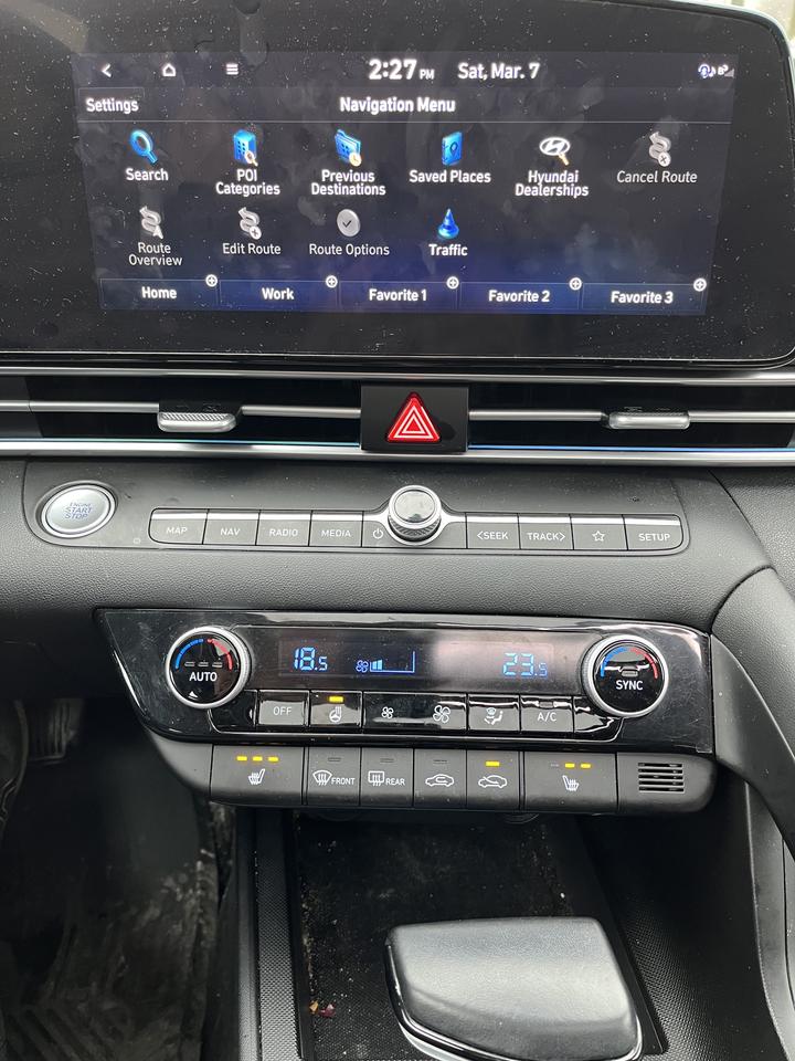 2023 Hyundai Elantra PREFERRED - GPS/NAVIGATION-MOONROOF-1 LOCAL FEMALE OWNER!!! NON SMOKER! ONLY 39,821 KMS!! Photo