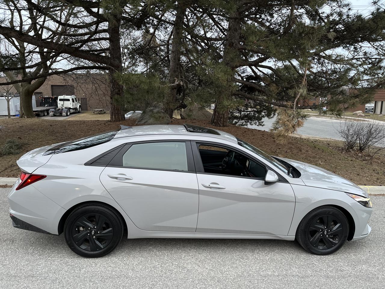 Used 2023 Hyundai Elantra PREFERRED - GPS/NAVIGATION-MOONROOF-1 LOCAL FEMALE OWNER!!! NON SMOKER! ONLY 39,821 KMS!! for sale in Toronto, ON