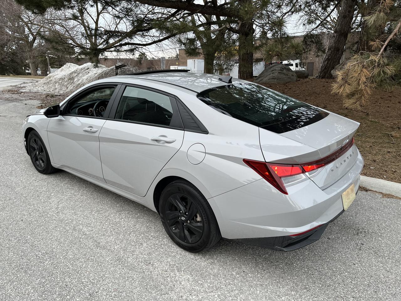 2023 Hyundai Elantra PREFERRED - GPS/NAVIGATION-MOONROOF-1 LOCAL FEMALE OWNER!!! NON SMOKER! ONLY 39,821 KMS!! Photo