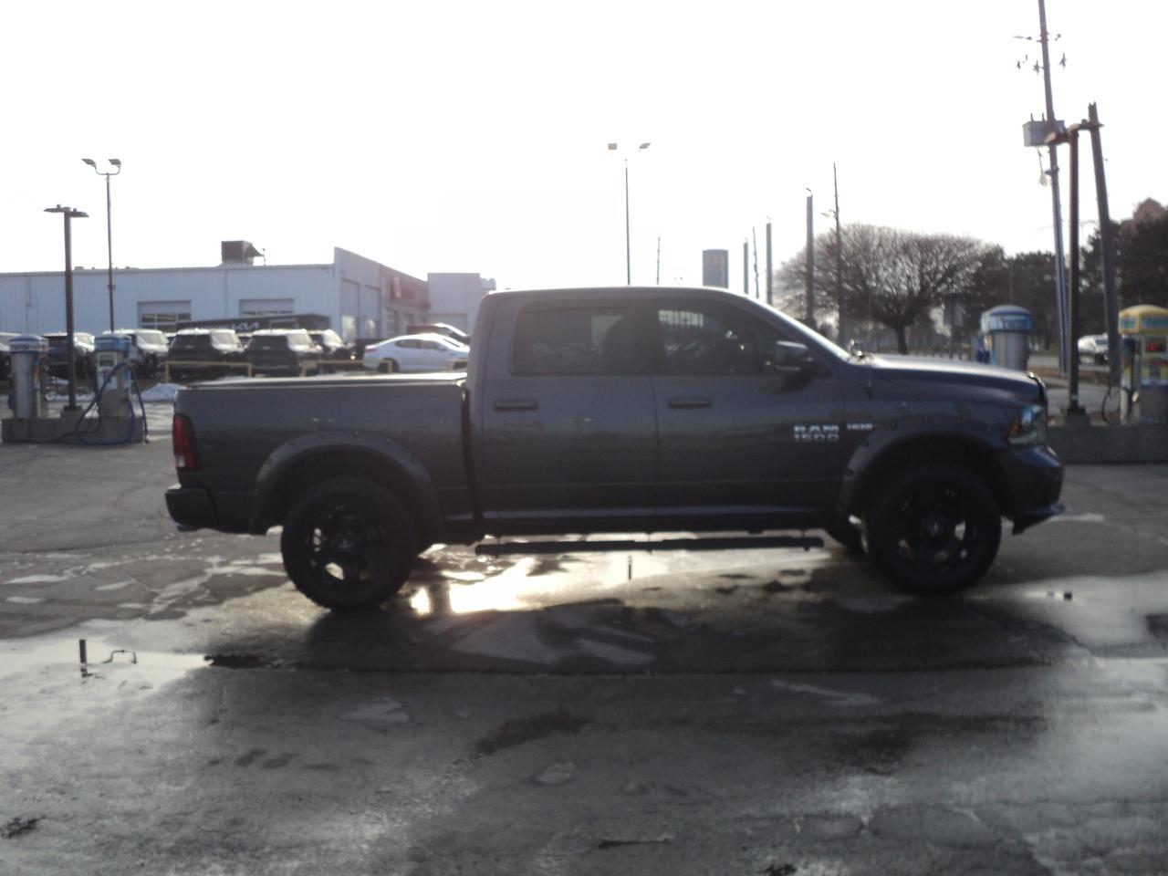 2016 RAM 1500 Sport CrewCab 4x4 5.7L8cylGas 5'5"Box HeatedSeats Photo4