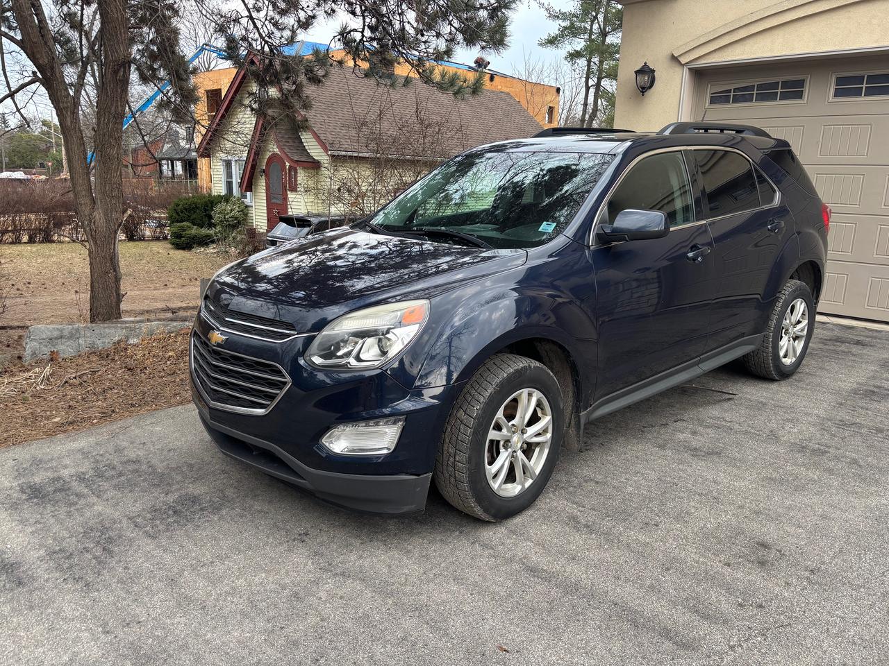 2017 Chevrolet Equinox LT Photo0