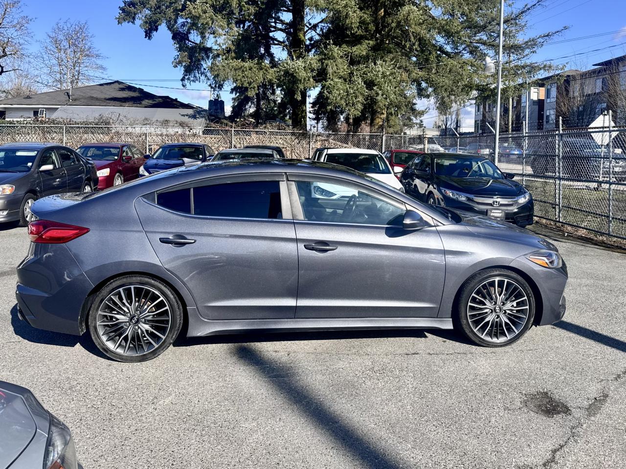 2017 Hyundai Elantra FINANCING AVAILABLE Photo4