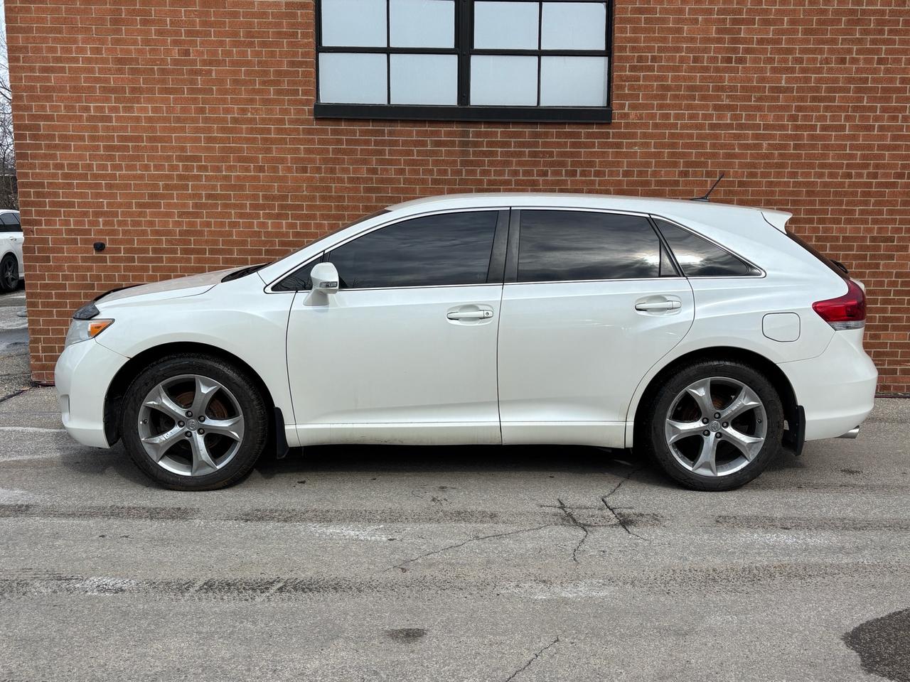 2015 Toyota Venza V6 AWD LE, Leather Photo2