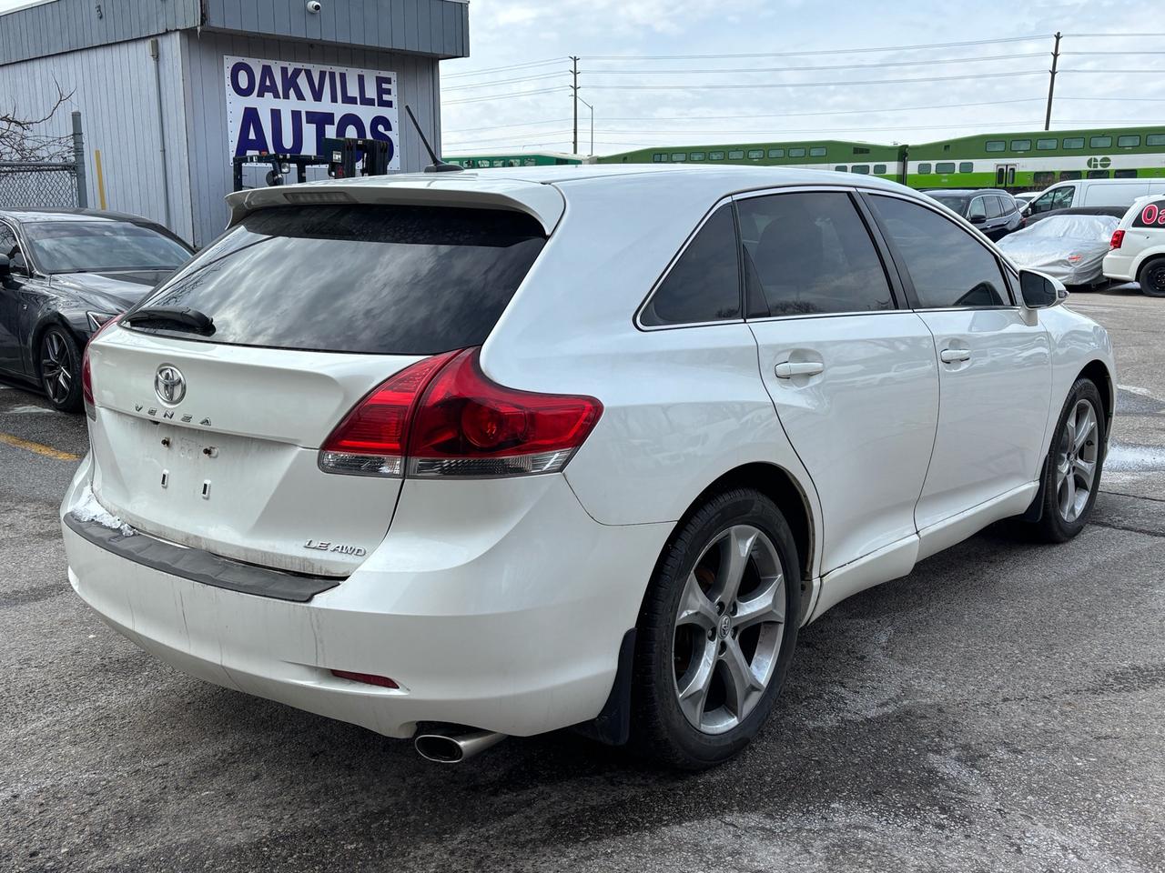2015 Toyota Venza V6 AWD LE, Leather Photo