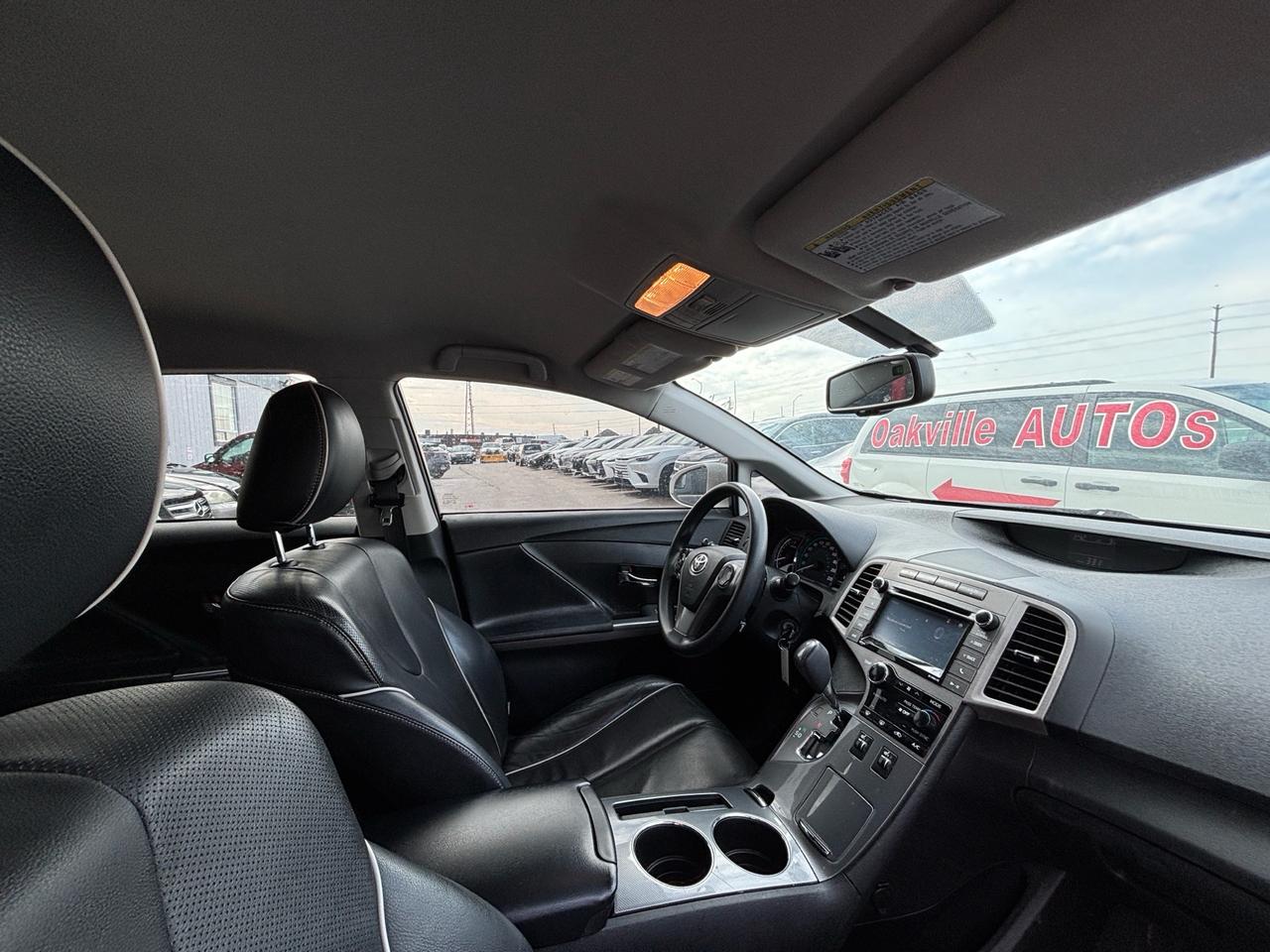 2015 Toyota Venza V6 AWD LE, Leather Photo