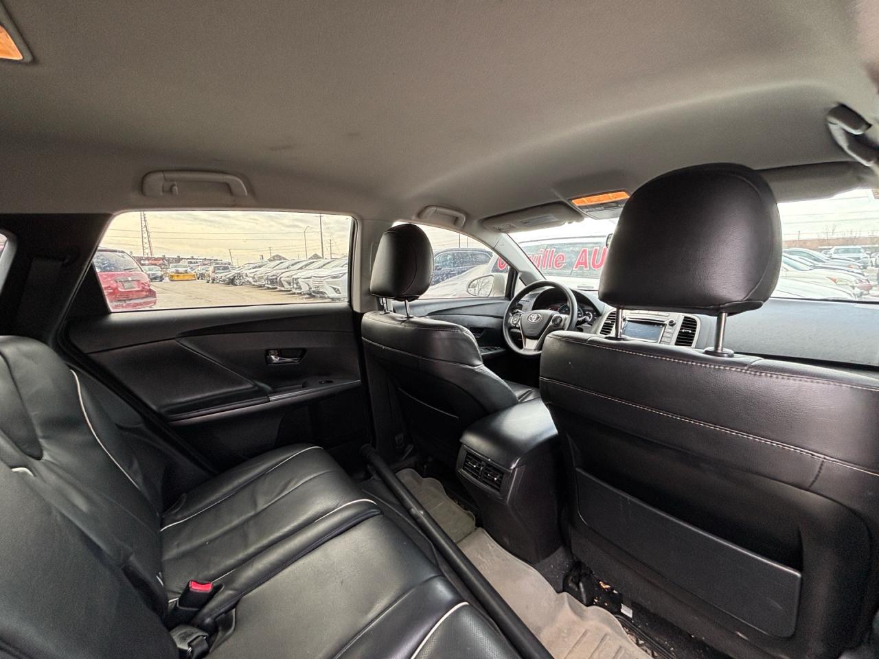 2015 Toyota Venza V6 AWD LE, Leather Photo