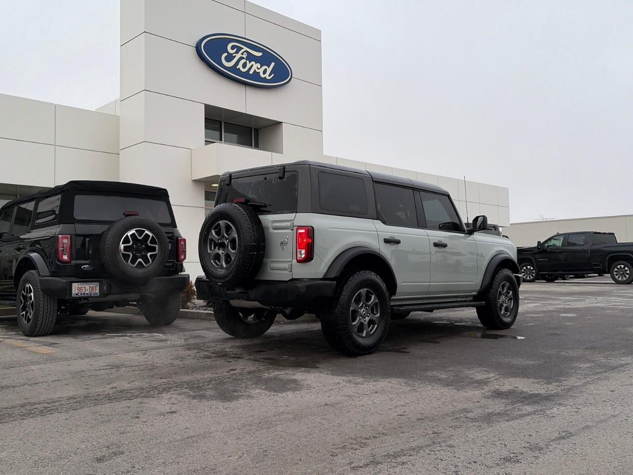 2023 Ford Bronco Big Bend 4 Door 4x4 Photo2