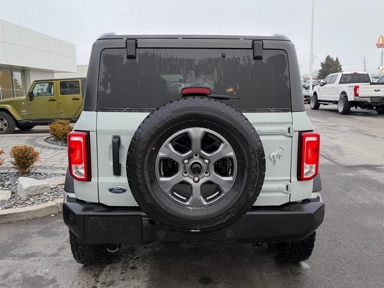2023 Ford Bronco Big Bend 4 Door 4x4 Photo3