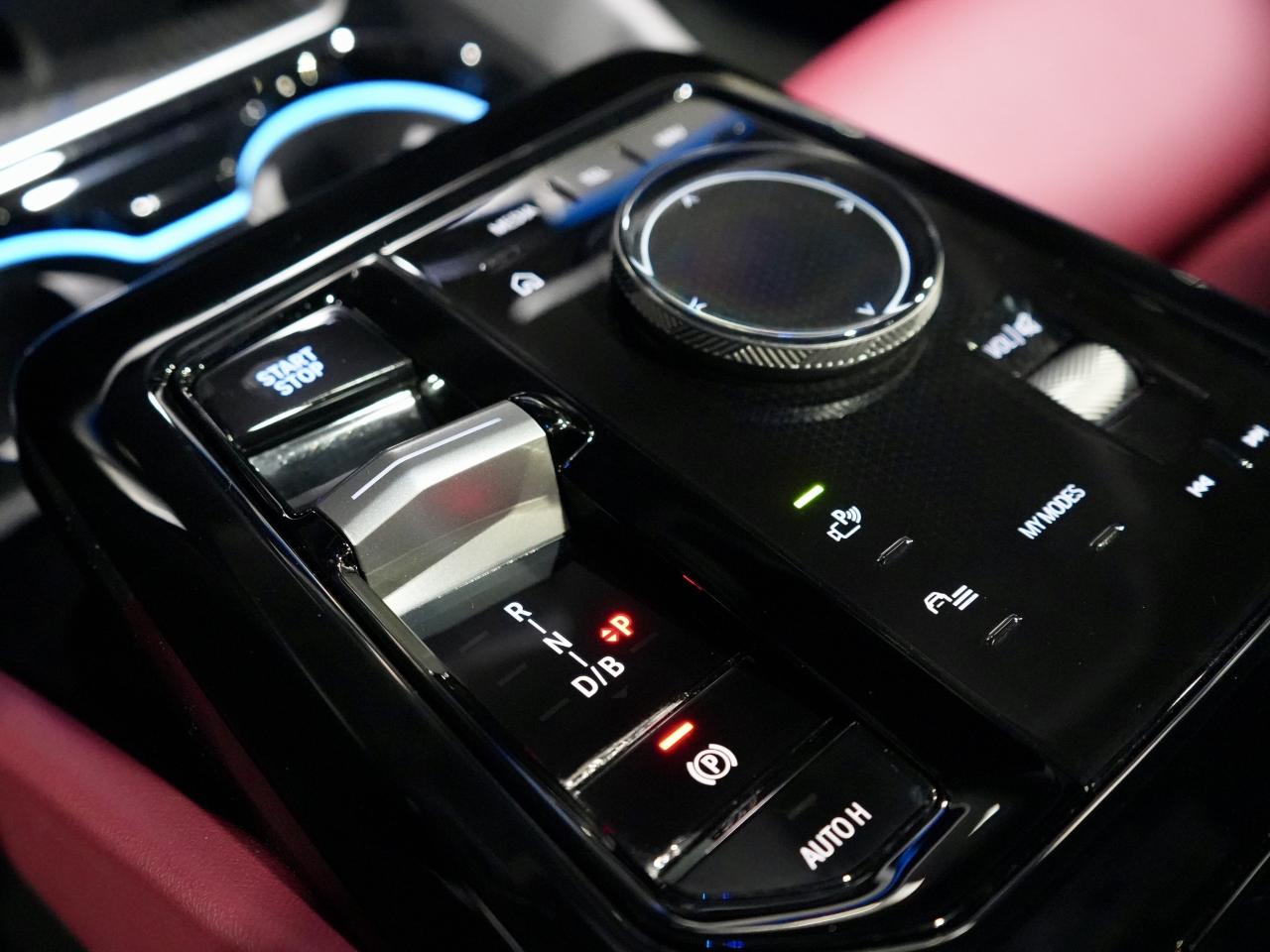 2024 BMW i5 M60 xDrive|HUD|PANO|360CAM|FULLY LOADED|NOACCIDENT Photo