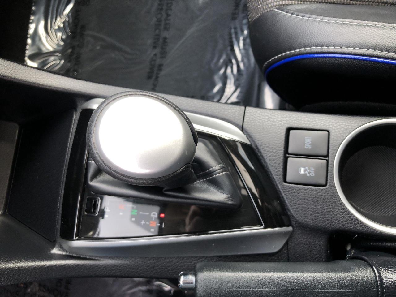 2017 Toyota Corolla SE ONLY 51,000KMS!!  SE UPGRADE, AUTO, ROOF, HTD. Photo