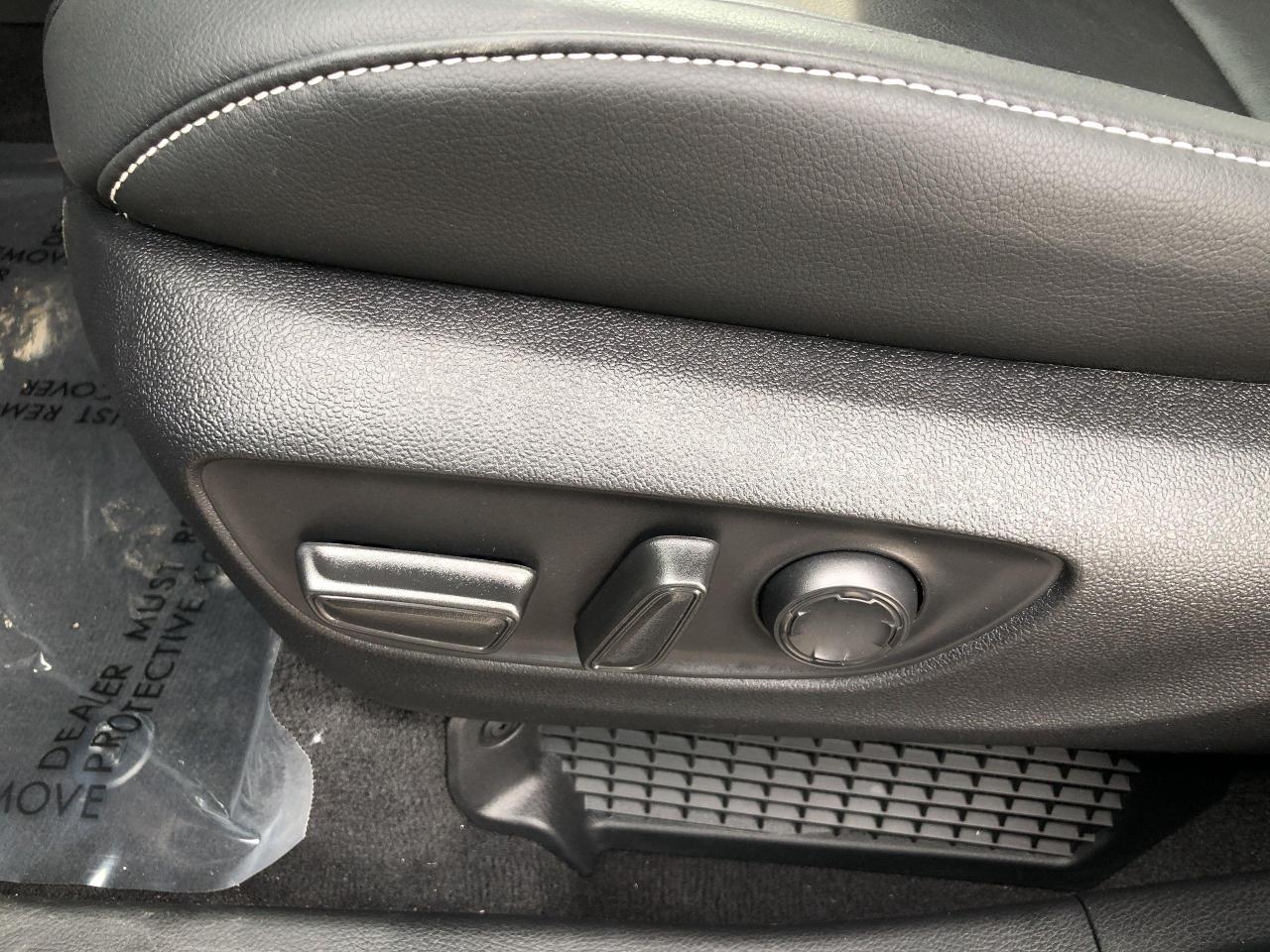 2026 Toyota Sienna XSE 7-Passenger LIKE NEW!!  ONLY 570KMS!!  SOFTEX, Photo