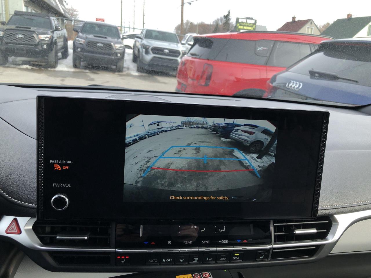 2026 Toyota Sienna XSE 7-Passenger LIKE NEW!!  ONLY 570KMS!!  SOFTEX, Photo