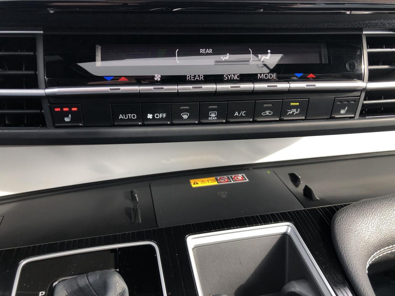 2026 Toyota Sienna XSE 7-Passenger LIKE NEW!!  ONLY 570KMS!!  SOFTEX, Photo