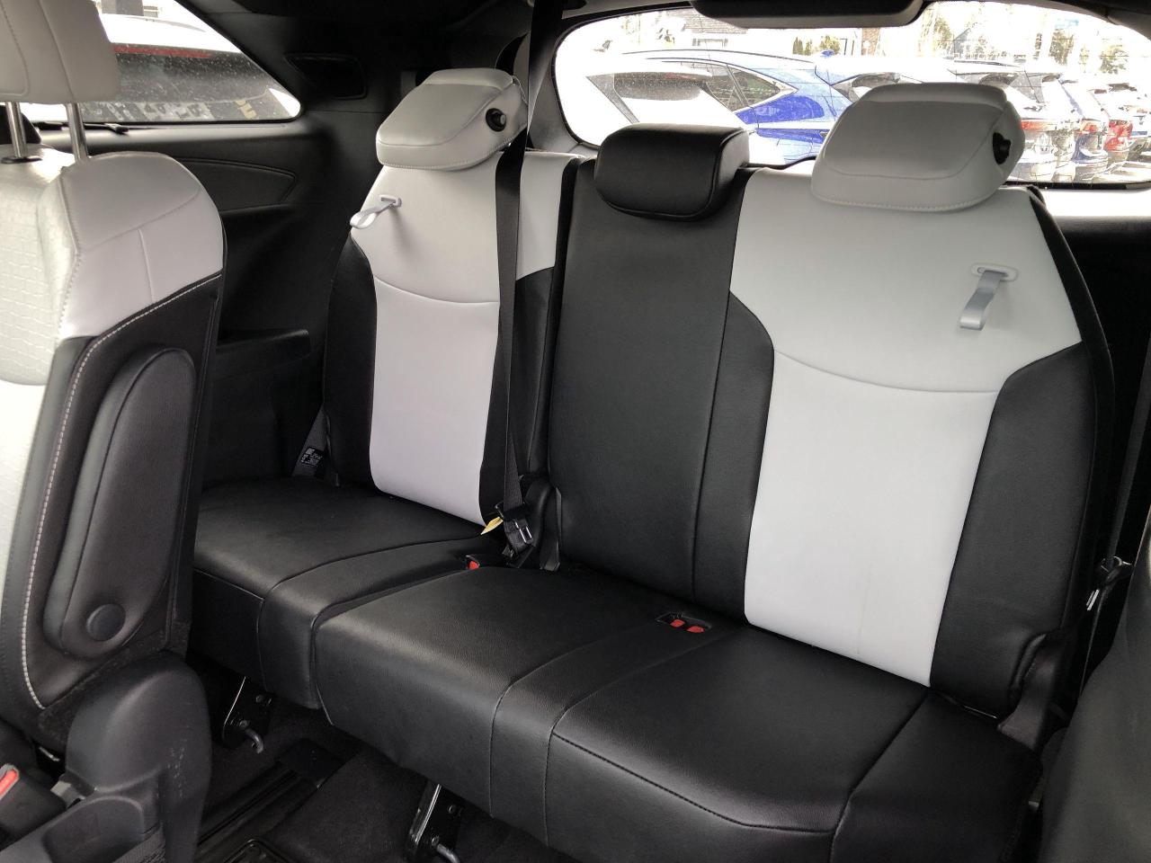 2026 Toyota Sienna XSE 7-Passenger LIKE NEW!!  ONLY 570KMS!!  SOFTEX, Photo