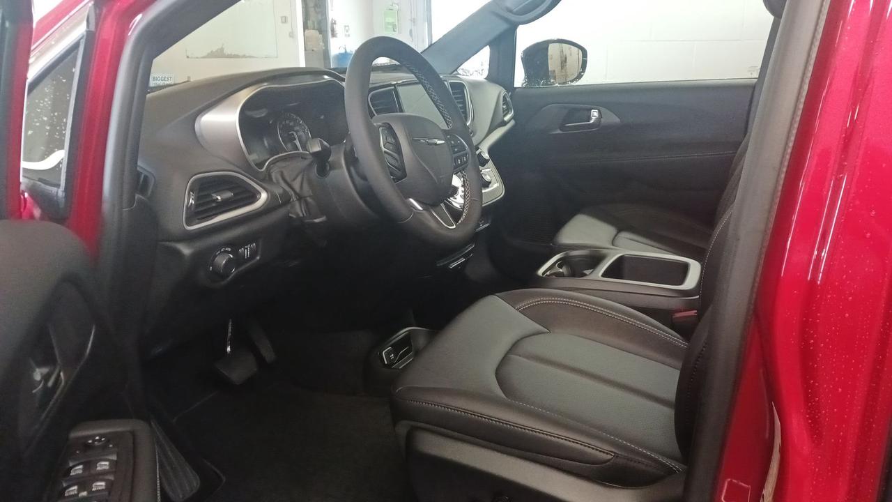 2026 Dodge Grand Caravan SXT 2WD Photo