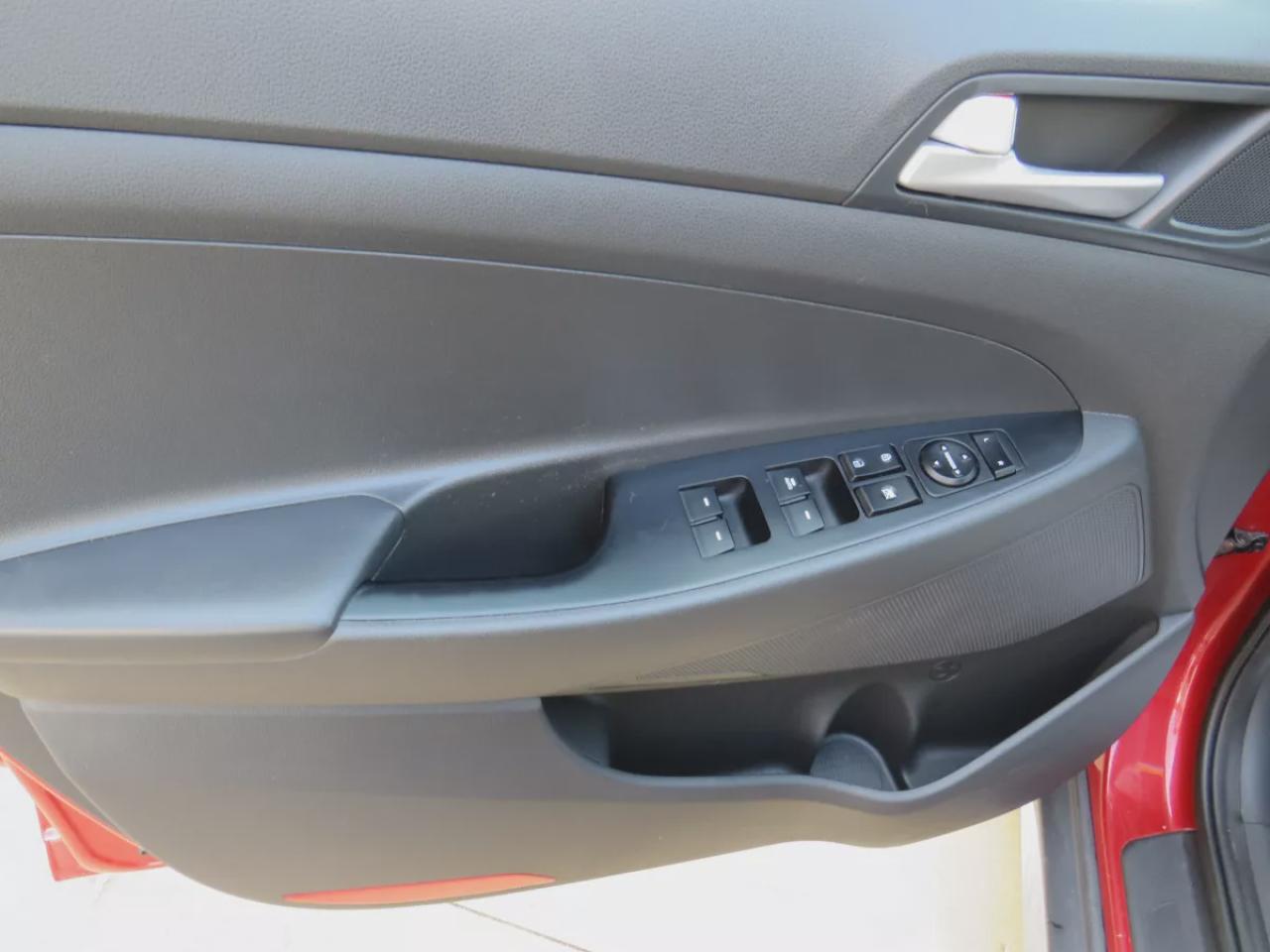 2021 Hyundai Tucson Preferred | Very LOW KM!! | Clean Title/No Accidents!! | Safety/Certified!! |  AWD | Alloy Rims | Push Button Start | Heated Front Seats/Steering Wheel | Rear Heated Seats | Reverse Camera | Digital Touchscreen | Blind Spot Monitoring | Lane Assist | Photo