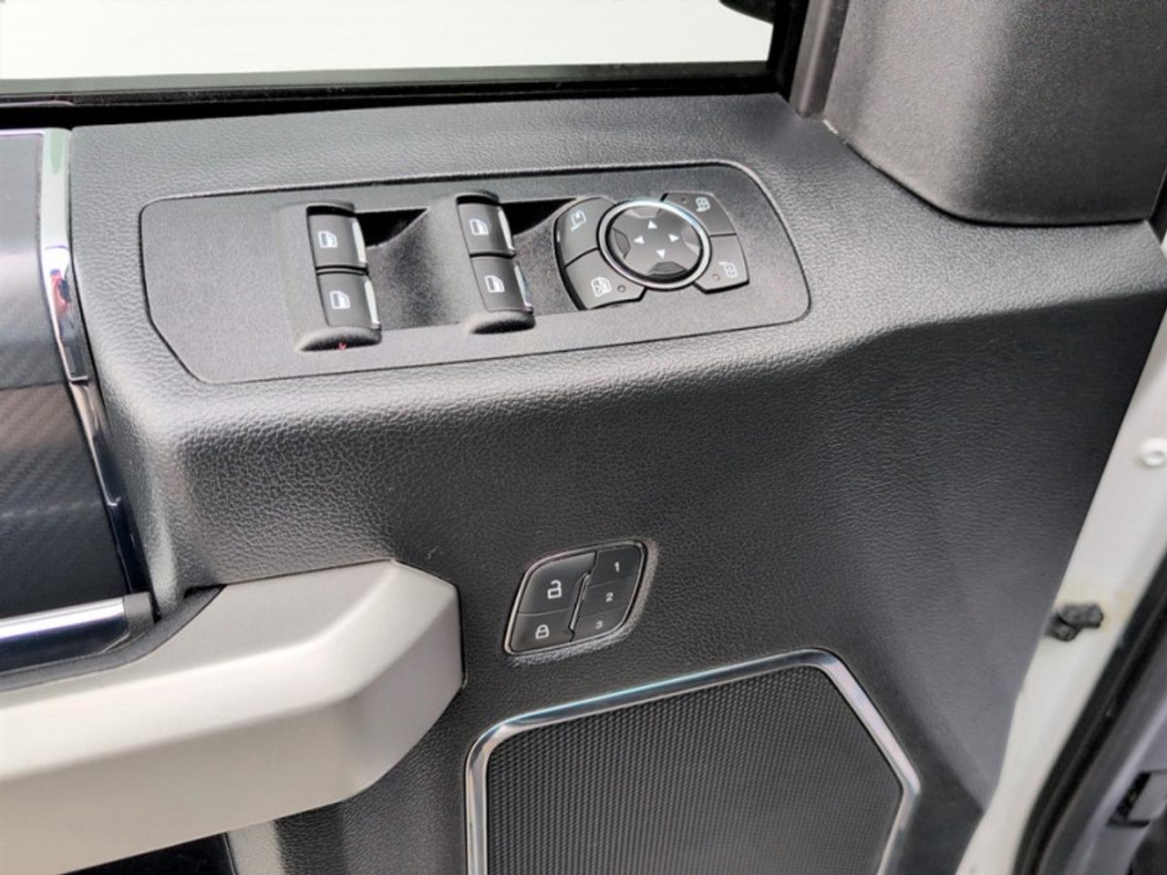 2020 Ford F-150 Lariat  **PWR RUNNER - PANO ROOF** Photo