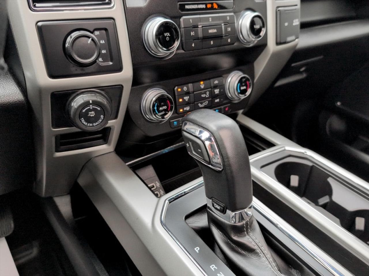 2020 Ford F-150 Lariat  **PWR RUNNER - PANO ROOF** Photo