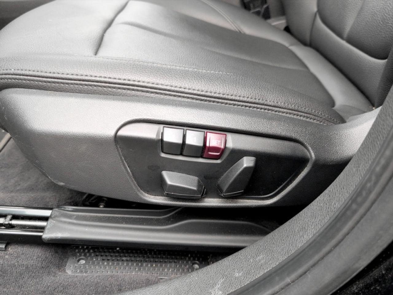 2020 BMW X2 xDrive28i  **VERY LOW KMS - VERY CLEAN** Photo