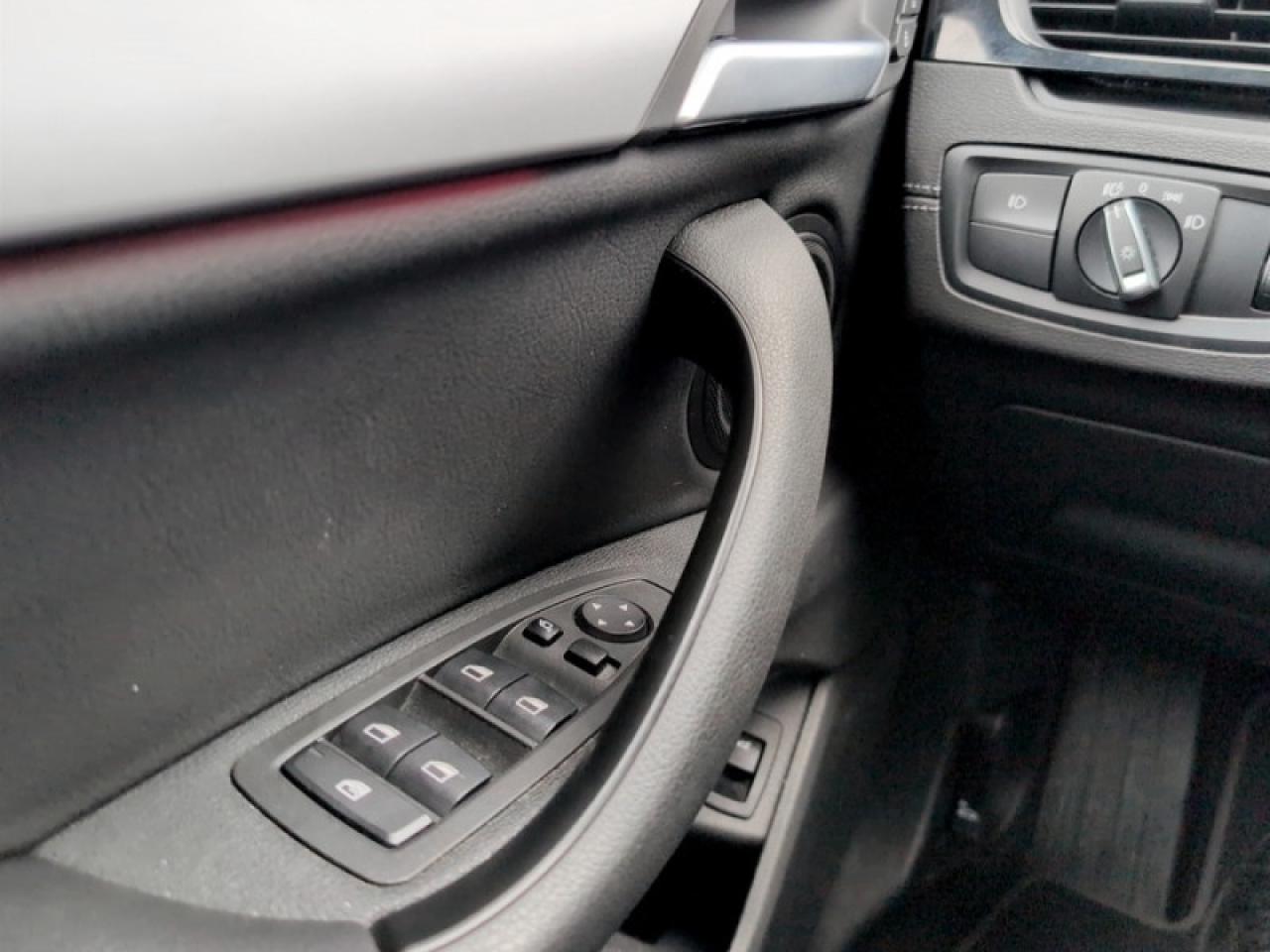 2020 BMW X2 xDrive28i  **VERY LOW KMS - VERY CLEAN** Photo