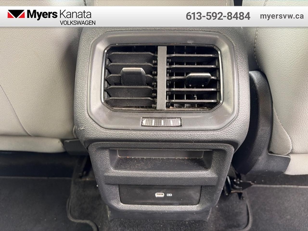 2024 Volkswagen Taos Comfortline 4MOTION  -  Heated Seats Photo