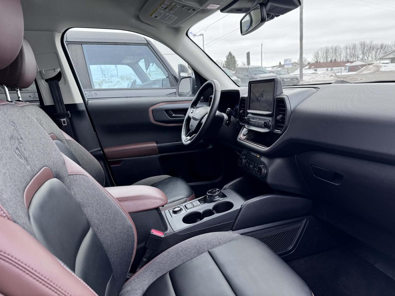 2024 Ford Bronco Sport Outer Banks Photo2