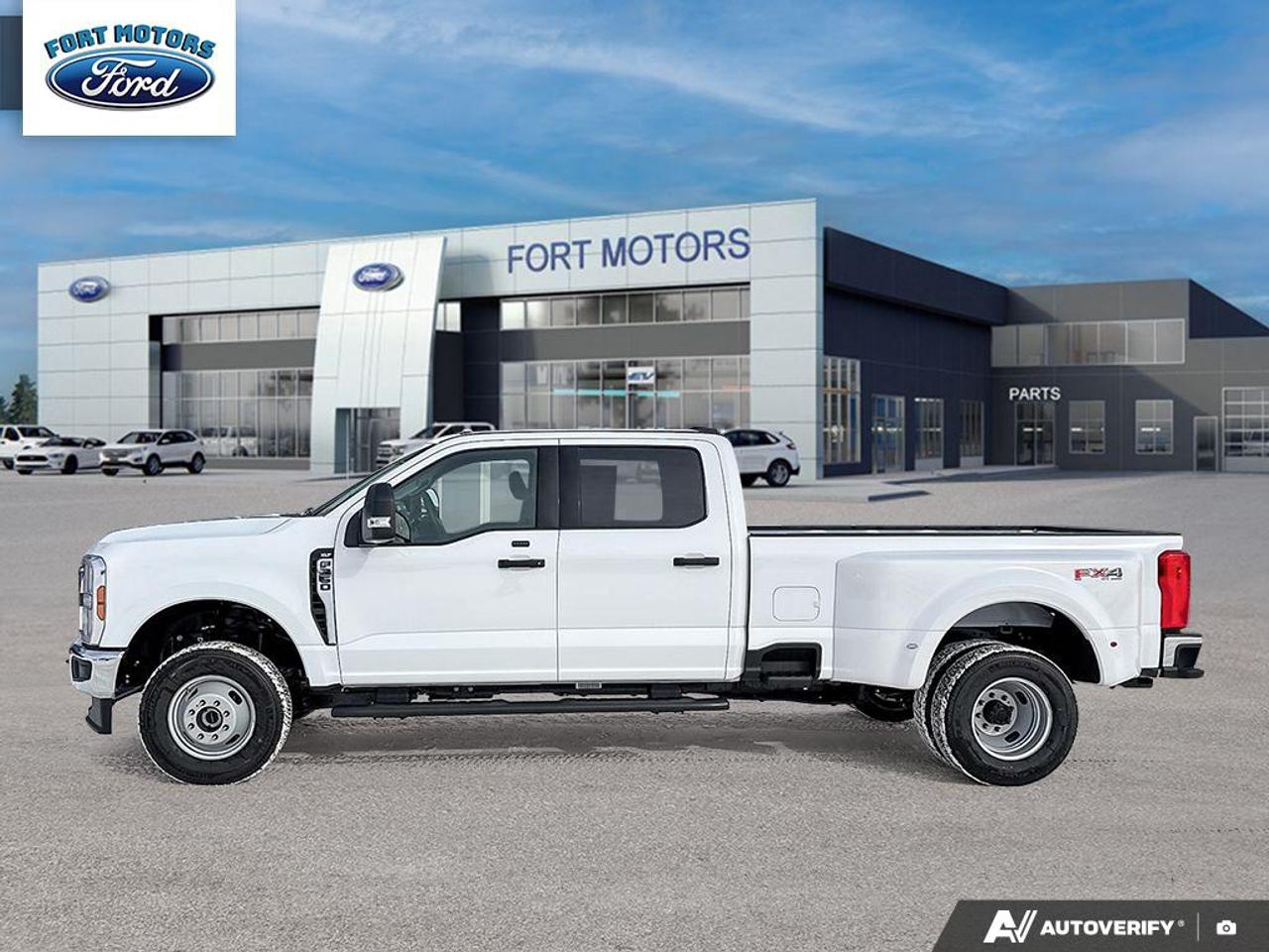 2026 Ford SuperDuty F-350® XLT Photo2