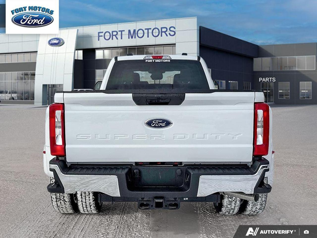 2026 Ford SuperDuty F-350® XLT Photo4