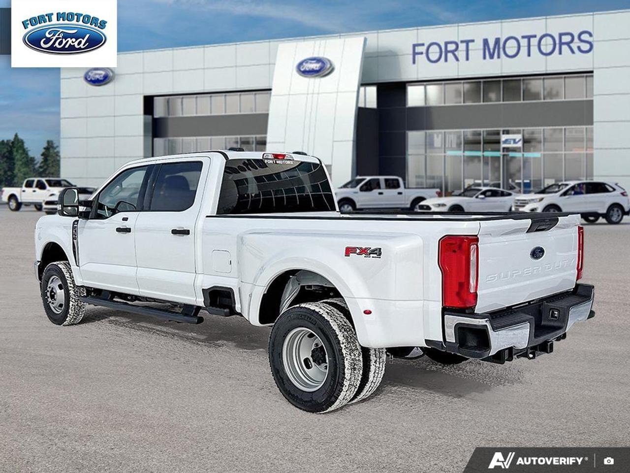 2026 Ford SuperDuty F-350® XLT Photo3