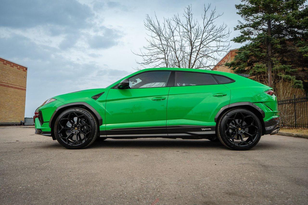 2024 Lamborghini Urus Performante Photo