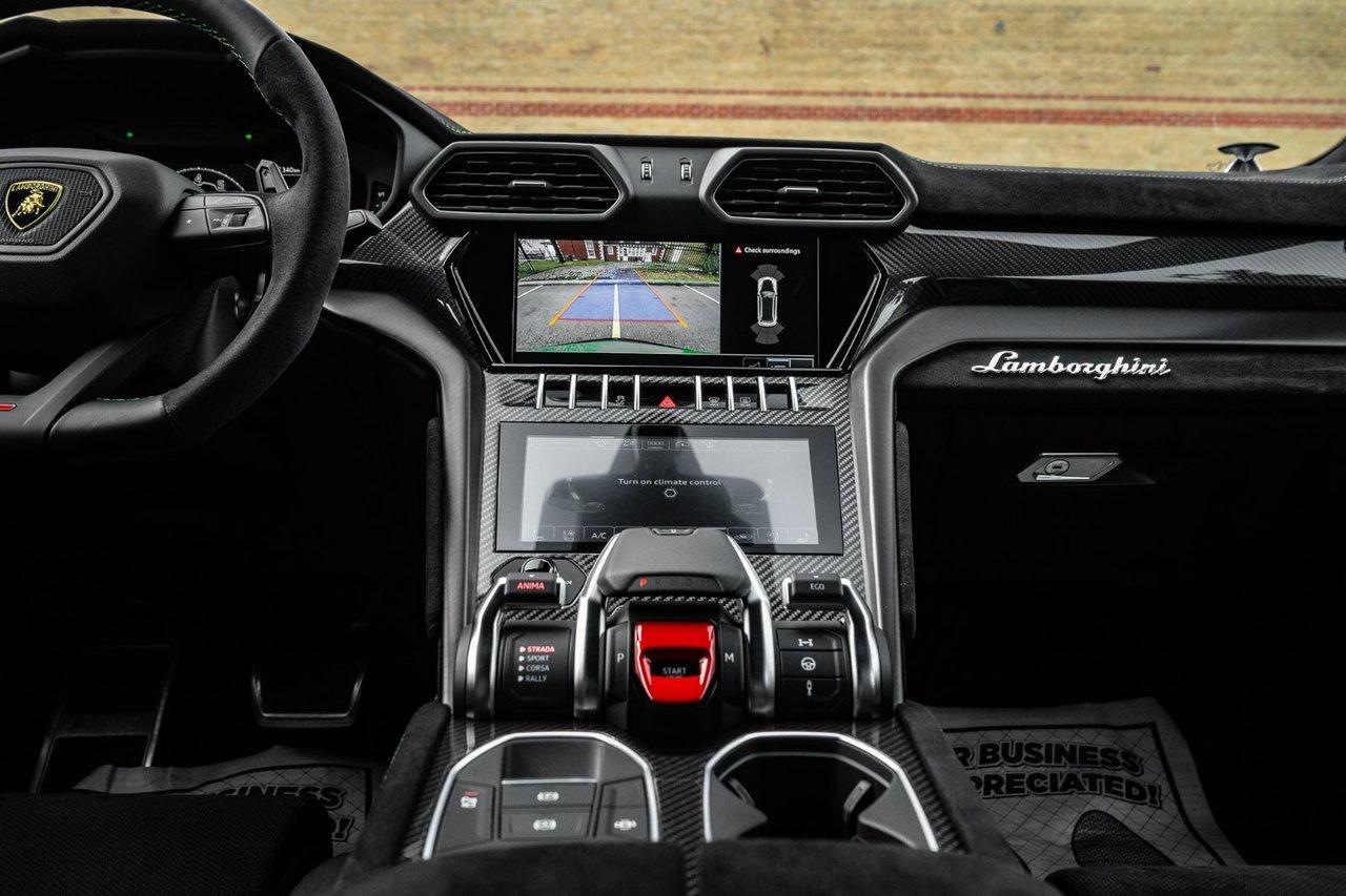2024 Lamborghini Urus Performante Photo