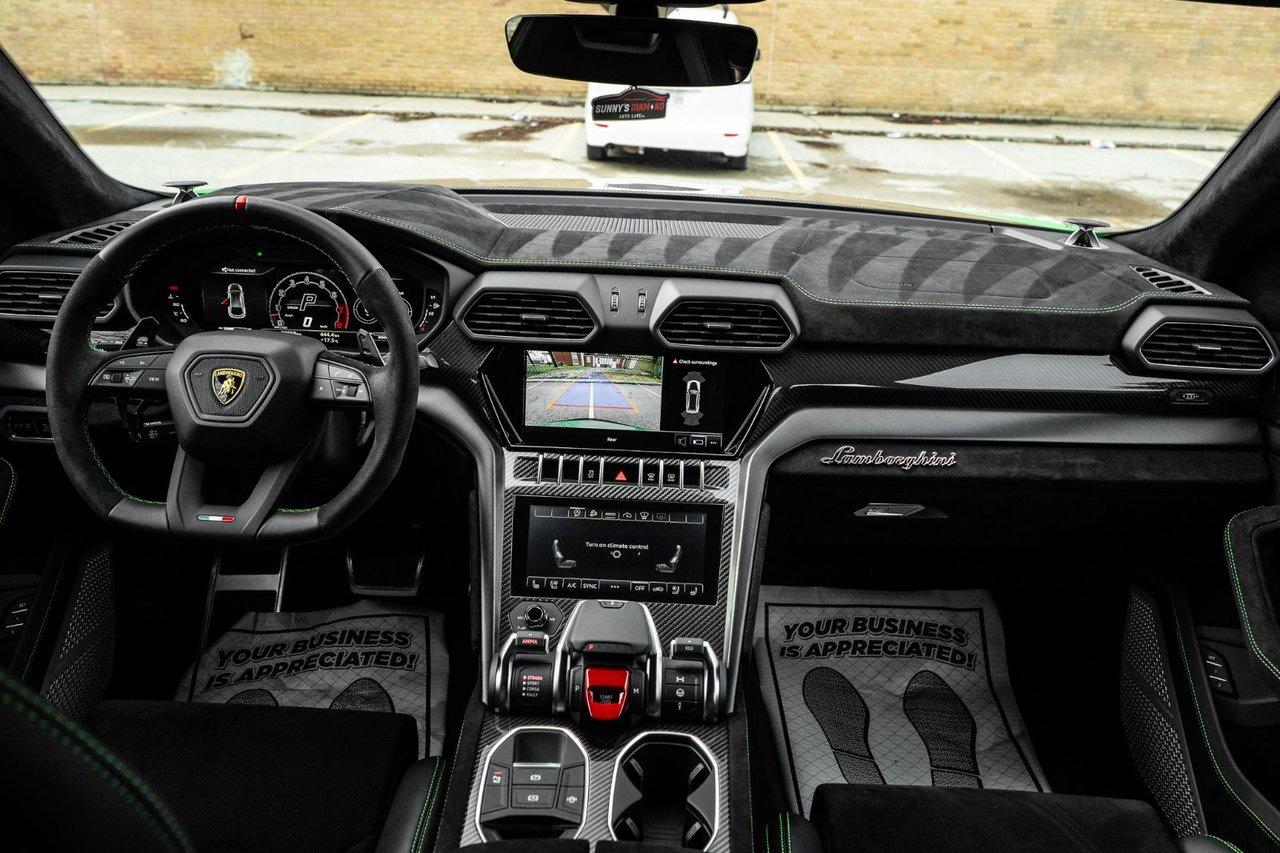 2024 Lamborghini Urus Performante Photo
