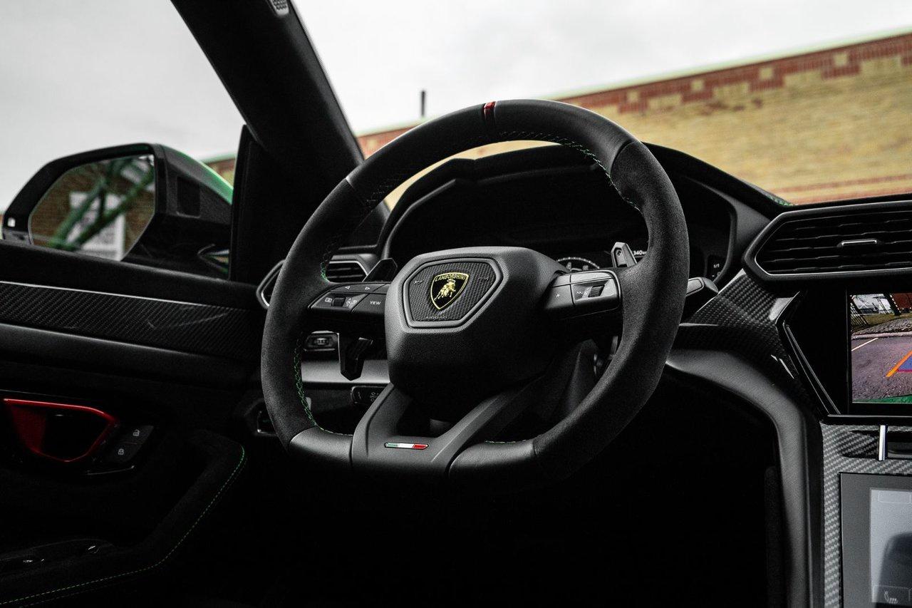 2024 Lamborghini Urus Performante Photo