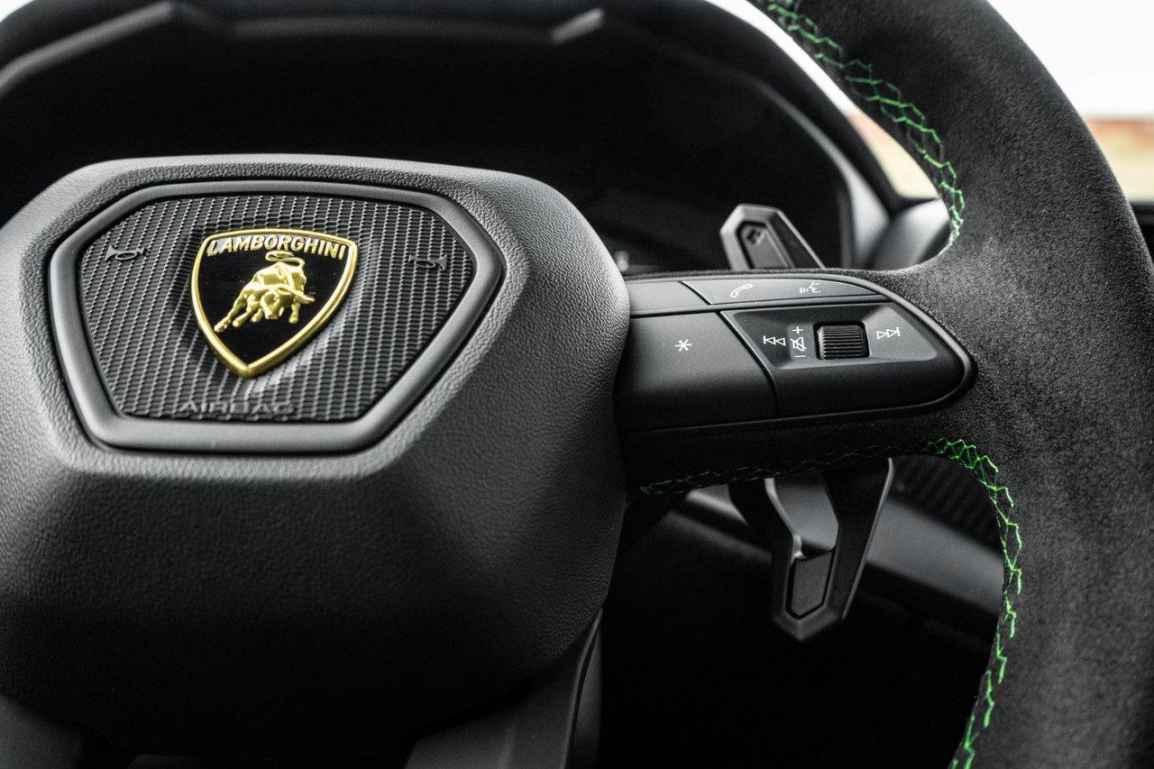 2024 Lamborghini Urus Performante Photo